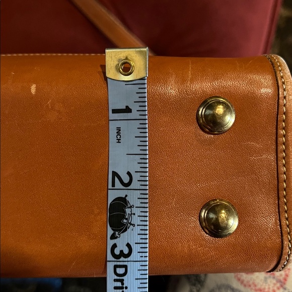 Dooney & Bourke Vintage White Shoulder Bag - Picture 7 of 14